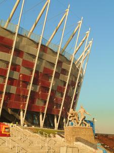 Stadion Narodowy - sportowa rzeźba "Sztafeta" nijak się ma do teraźniejszości
