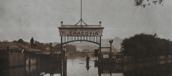 Stadion zalany w powodzi z 1925