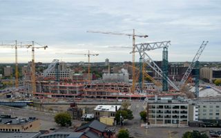 Minneapolis: 400 ton w górę na budowie Vikings Stadium