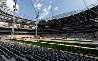 Londyn: Wyjątek dla Tottenhamu, budowa pędzi