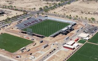 Nowy stadion: Błyskawiczna budowa w Arizonie