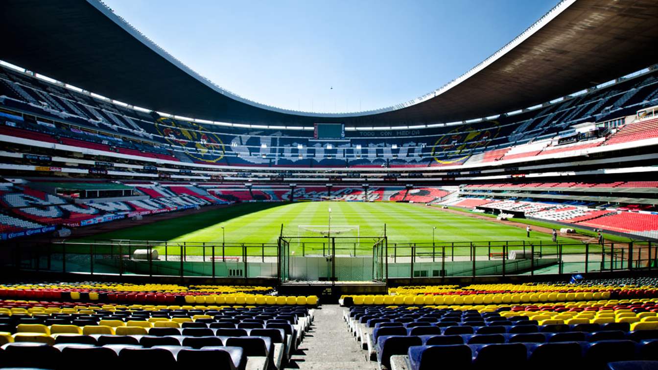 stadion Azteca - widok ze środka na trybuny