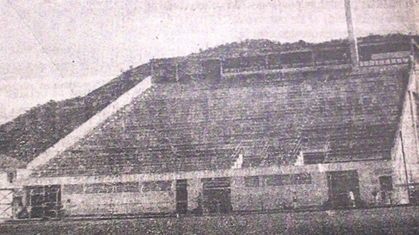 pierwsza betonowa trybuna na stadionie