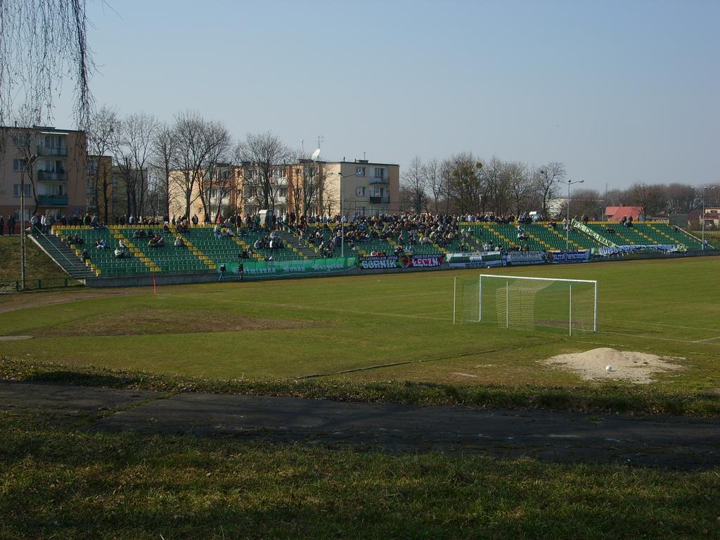 trybuny stadionu podczas meczu