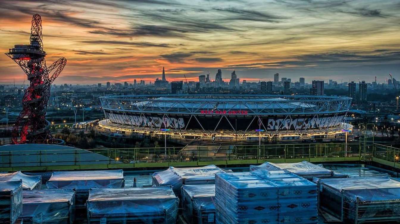 Stadion Olimpijski podczas zachodu słońca