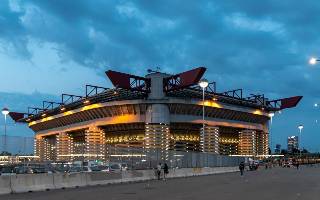 Włochy: Nie chcemy moczu na ścianach - stadionowa saga w Mediolanie