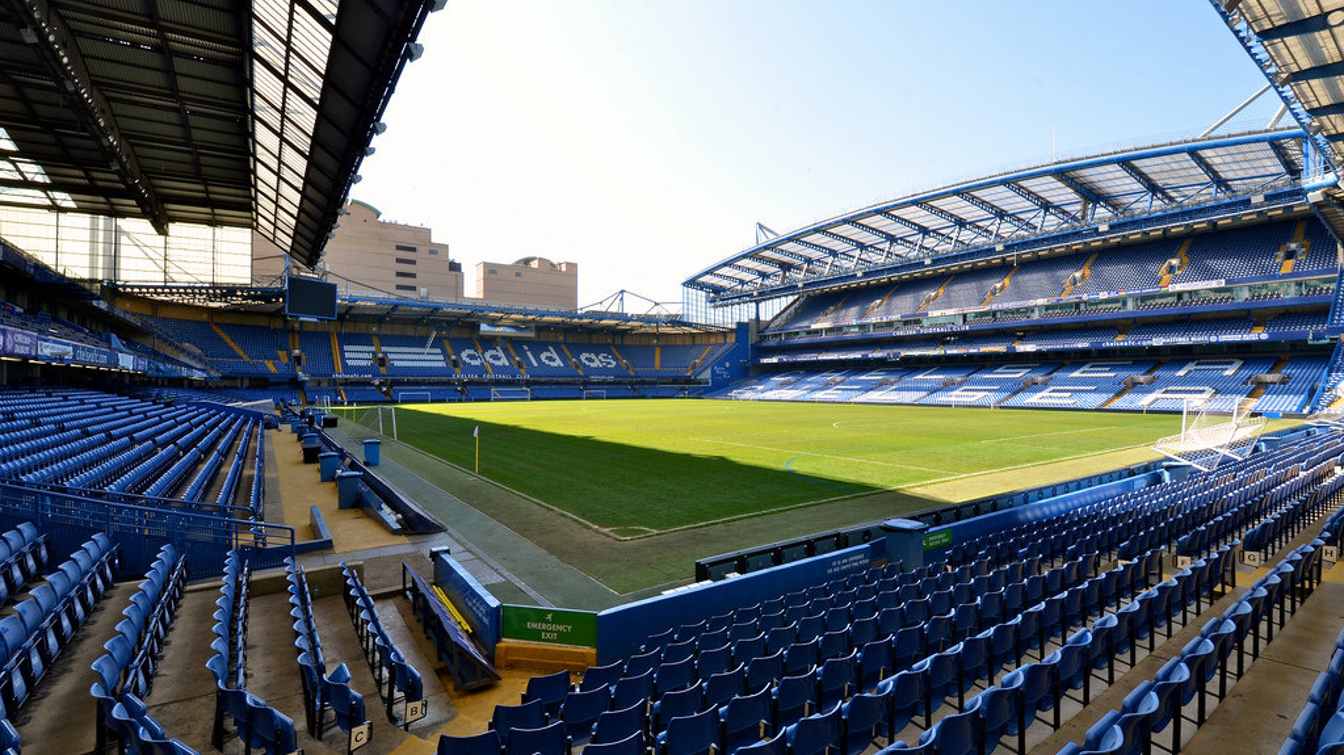 Stamford Bridge - widok na puste trybuny