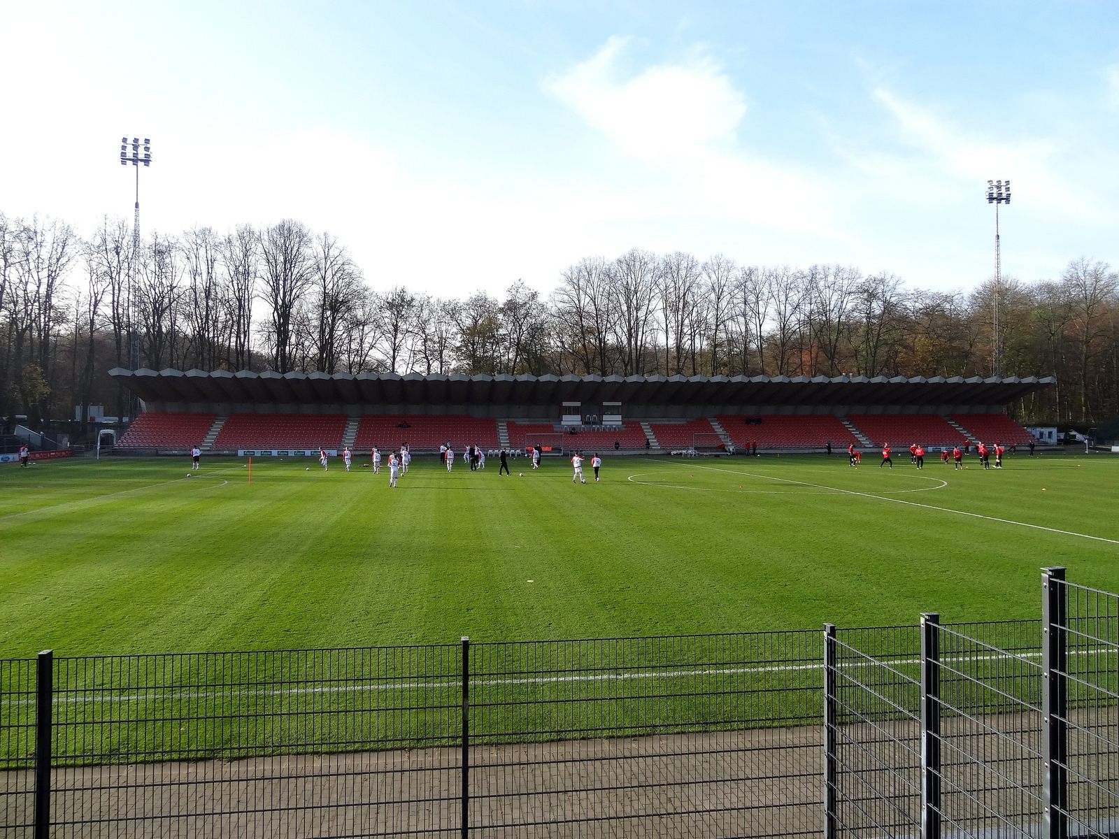 Stadion Rote Erde – Wikipedia