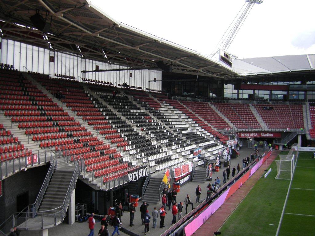 Stadion w Alkmaar przed zawaleniem się dachu