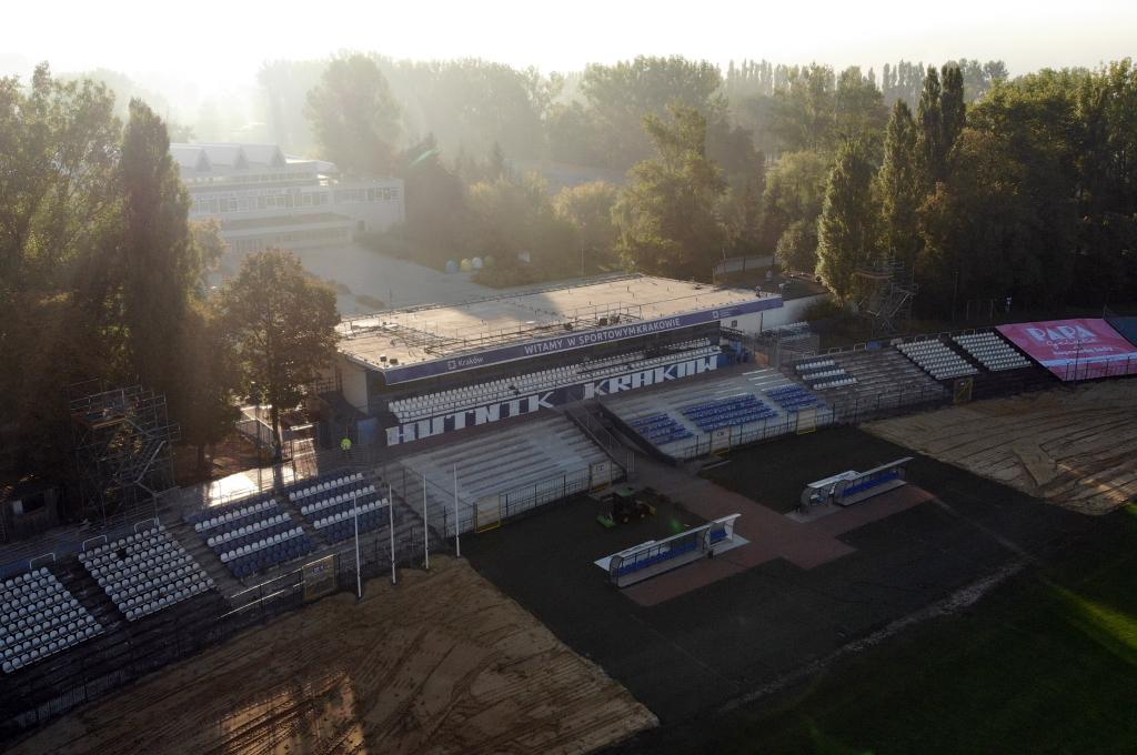 Stadion Suche Stawy - Hutnik Kraków