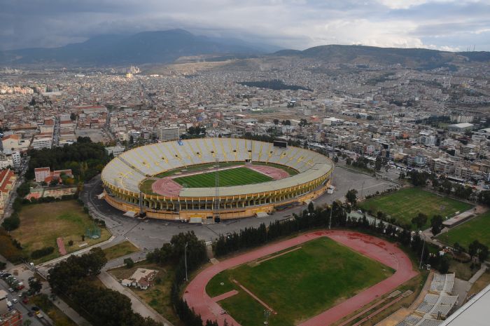 Izmir Ataturk Stadyumu