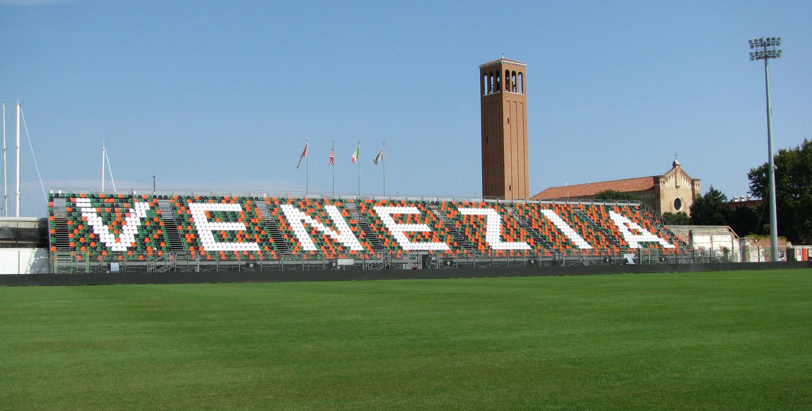 Stadio Pierluigi Penzo vs. nuovo stadio Venezia