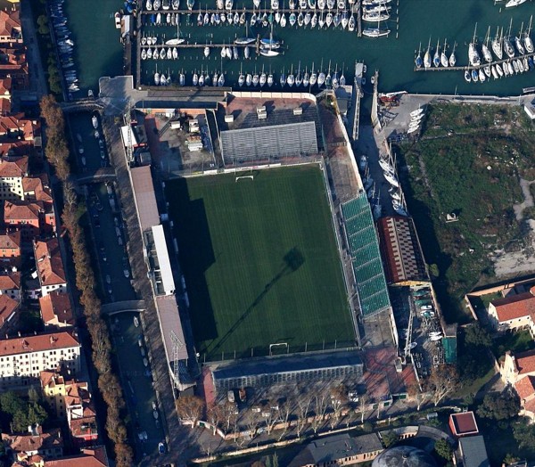 Stadio Pierluigi Penzo vs. nuovo stadio Venezia