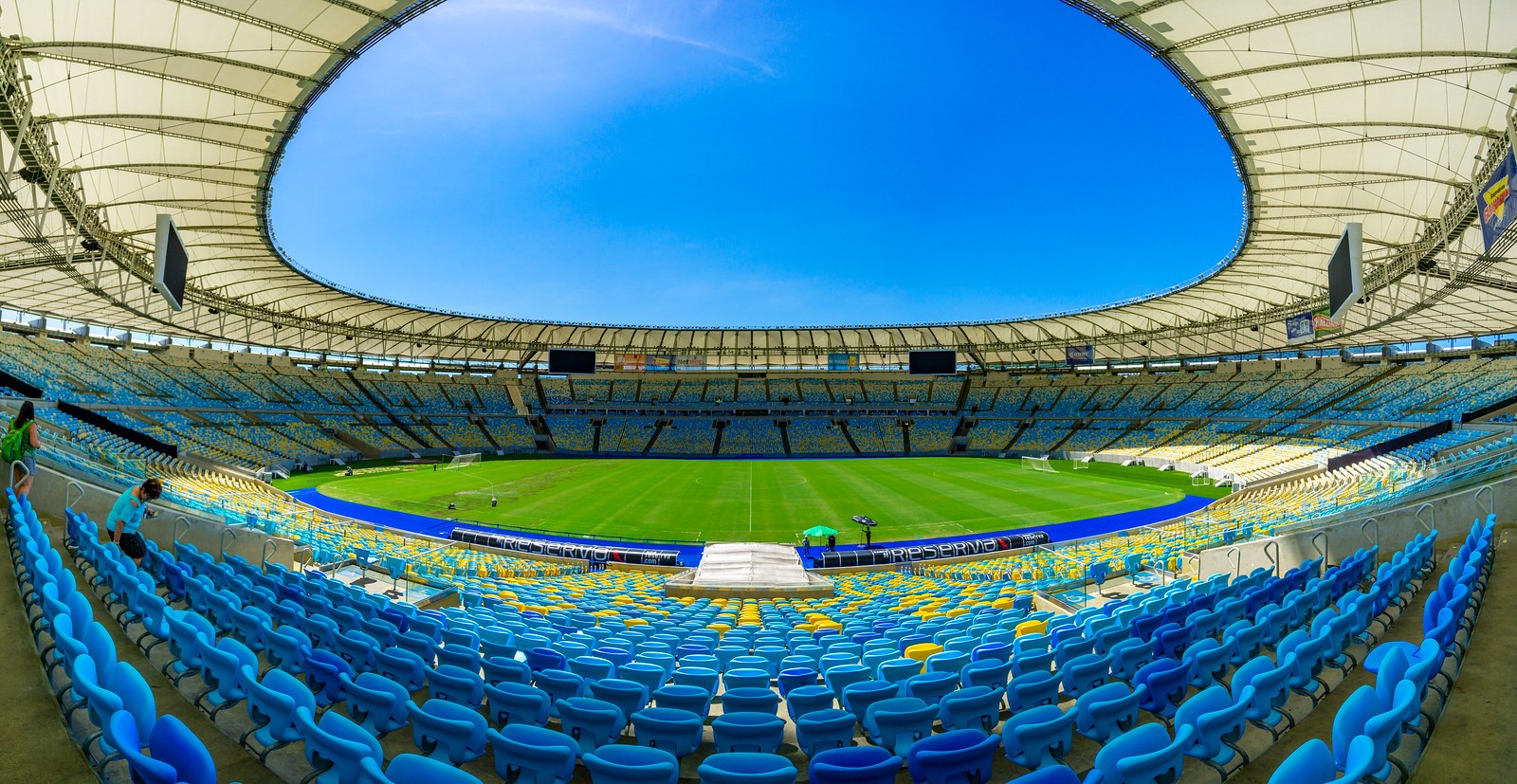 Estadio Maracana - Jornalista Mario Filho or Rei Pele?