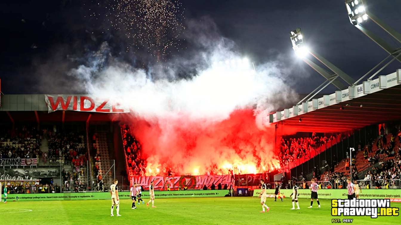 Oprawa kibiców podczas meczu Cracovi z Widzewem Łódź