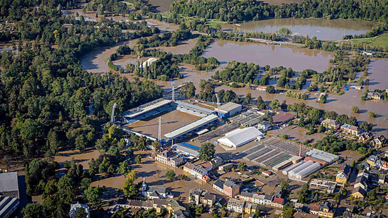 Zalany stadion w Czechach