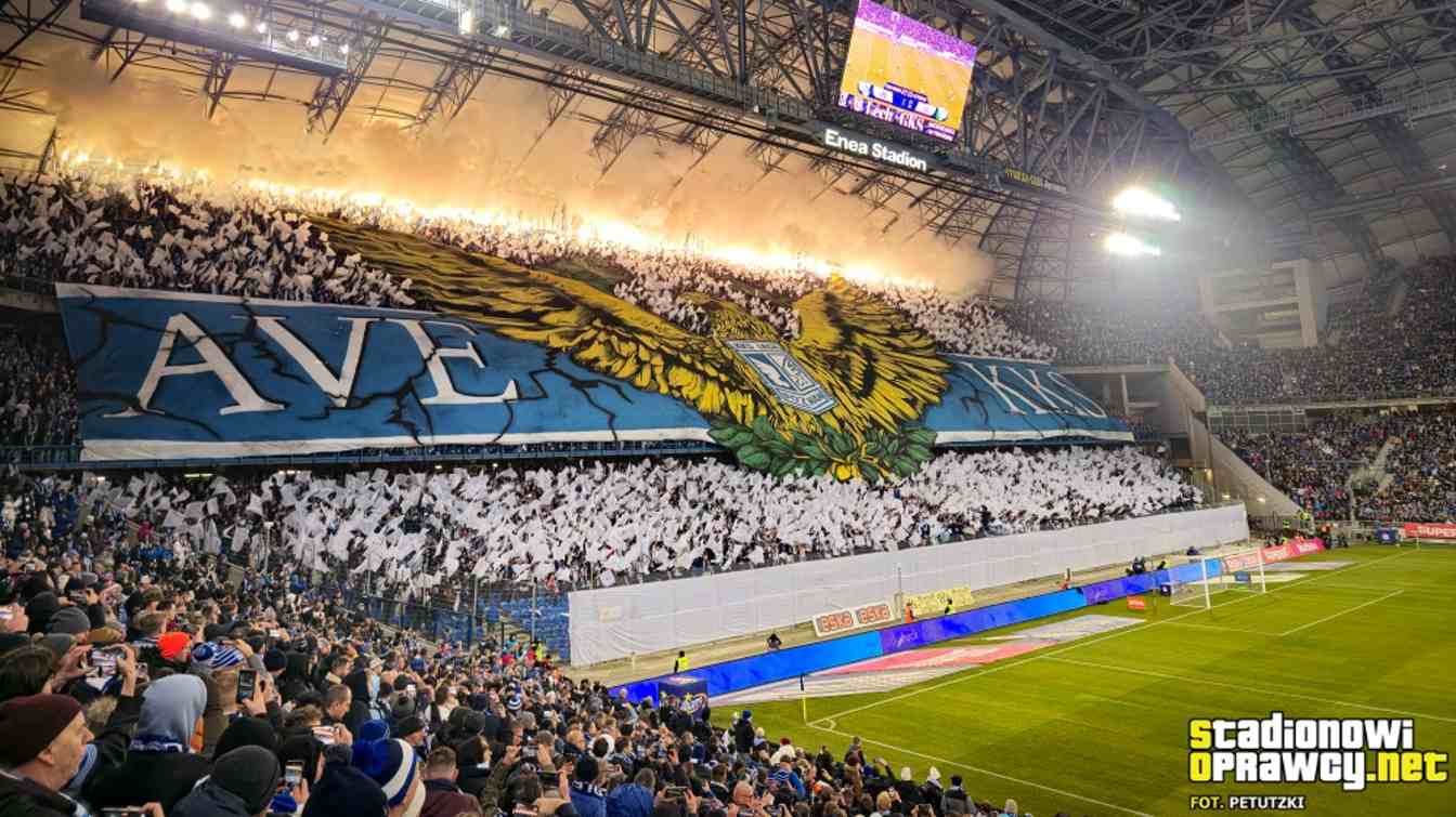 Oprawa kibiców podczas meczu Lech Poznań - Legia Warszawa