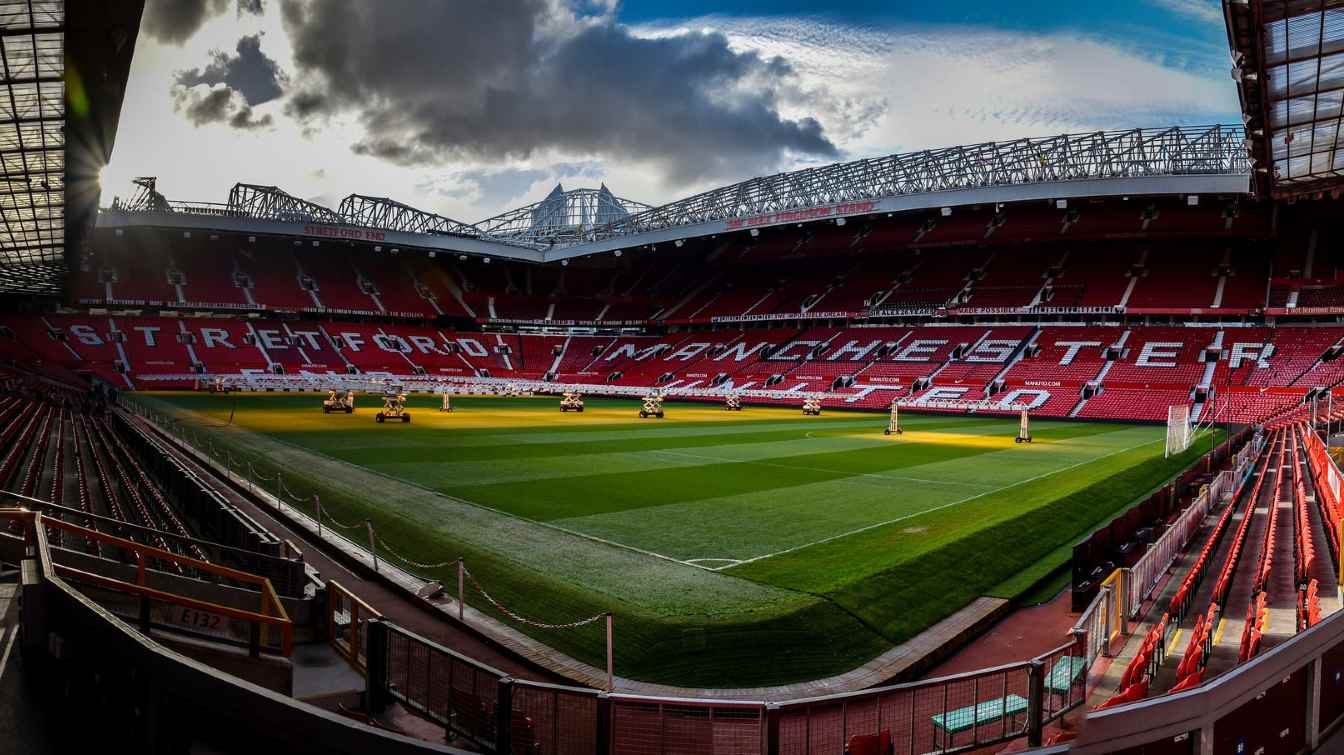 W przypadku modernizacji Old Trafford, jego pojemność wzrosłaby do 87 000 miejsc.