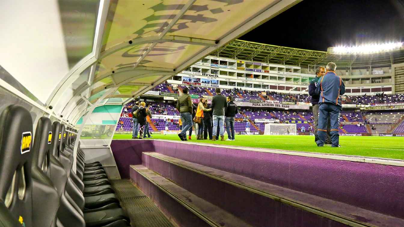 Estadio José Zorrilla, zbudowany na Mundial 1982, przed likwidacją sektorów stojących miał pojemność 33.000 miejsc.