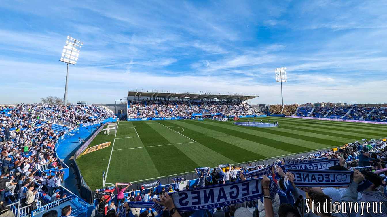 Z pojemnością 13 089 krzesełek, Butarque jest najmniejszym stadionem Primera. Planowana modernizacja stwarza jednak okazję do zwiększenia jego pojemności.