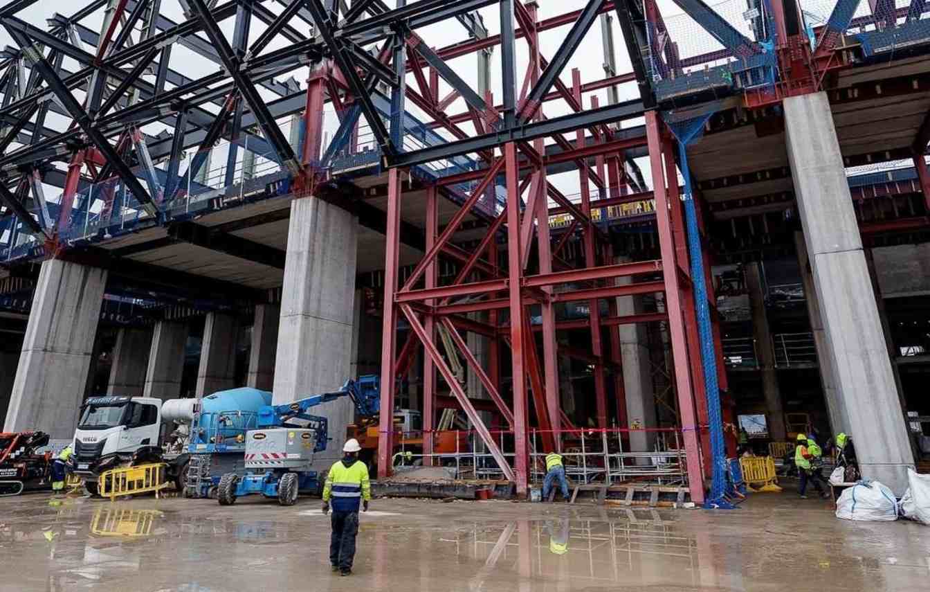  Po kolejnych op&oacute;źnieniach w pracach na Camp Nou, Barcelona nie podała już przewidywanej daty powrotu na sw&oacute;j stadion.