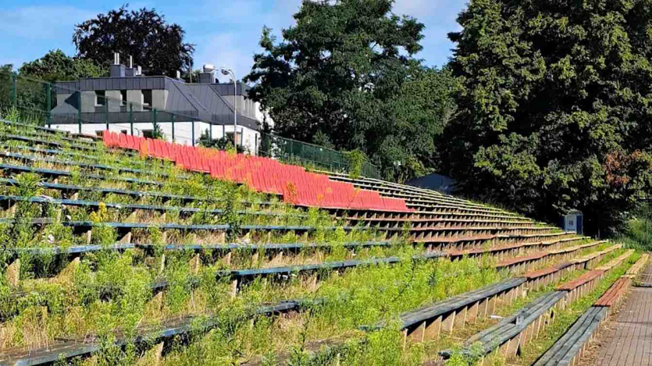 Trybuny na Stadionie im. Edwarda Hodury