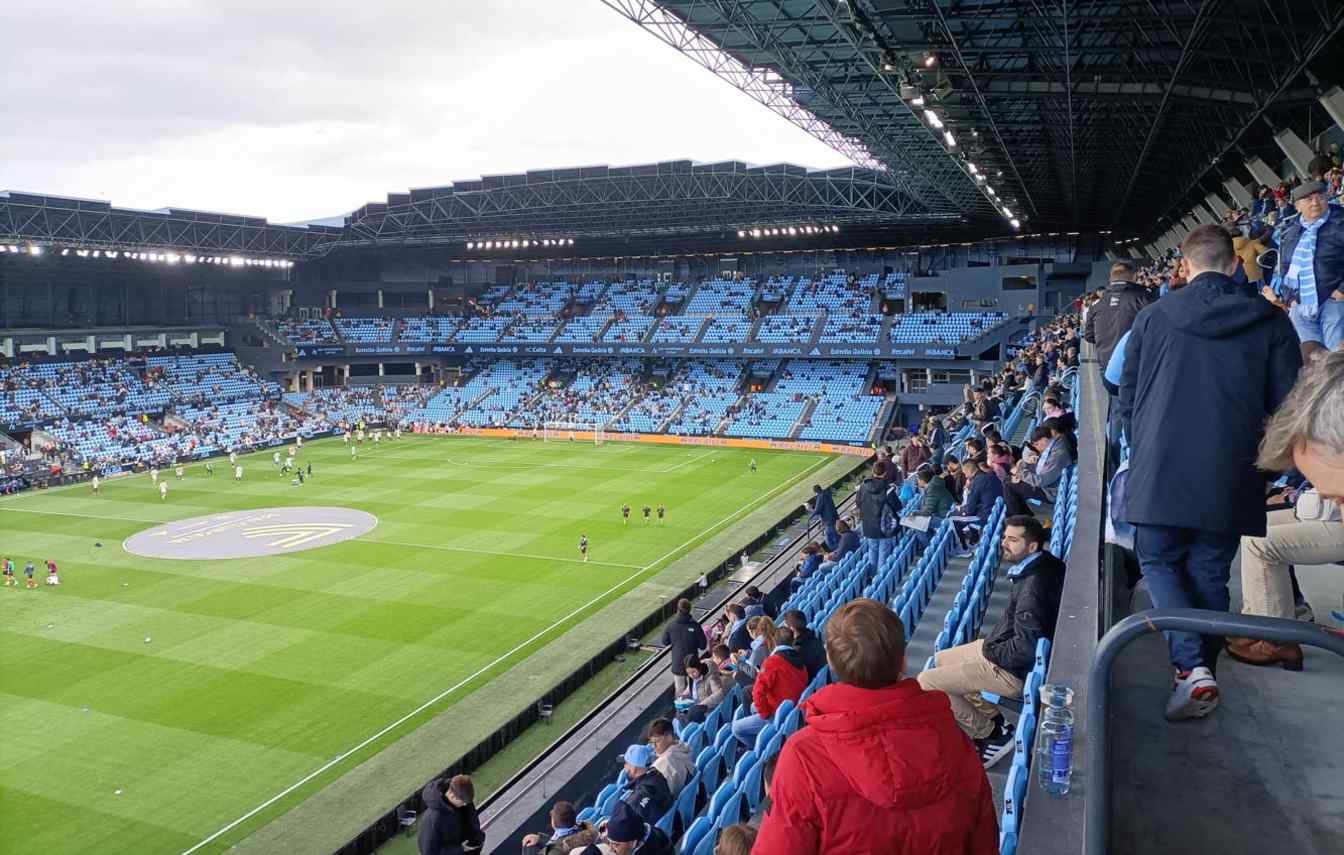 Spośr&oacute;d 4.200 krzesełek Gol. 800 trafi do miasteczka sportowego Celty, a reszta na trybuny około 20 obiekt&oacute;w w całej Galicji.