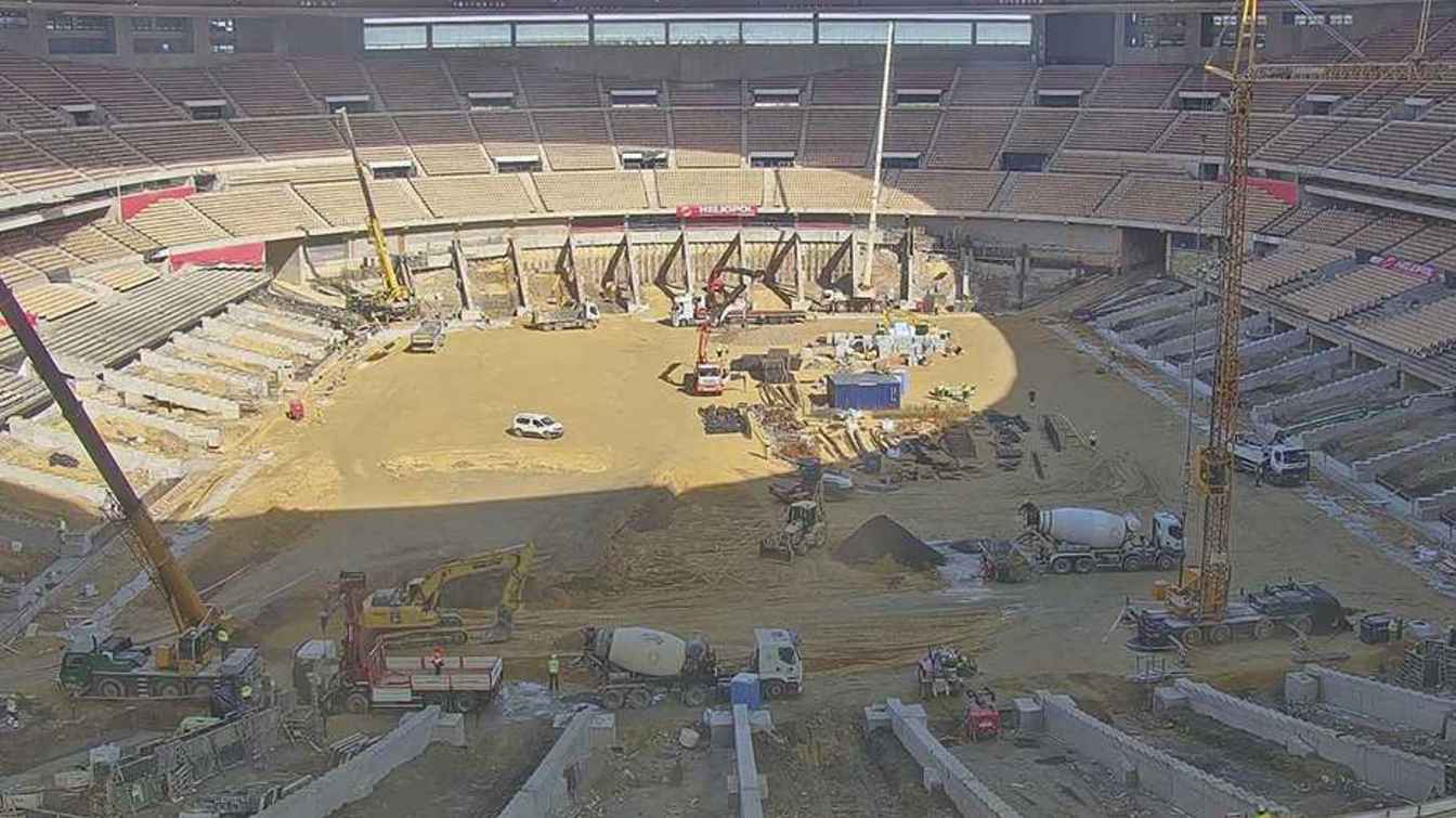 Dzięki zlikwidowaniu bieżni i obniżeniu placu gry na La Cartuja powstaje nowy rząd trybun, dzięki czemu pojemność wzrośnie z 57 619 do ponad 70 000 miejsc.