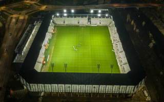 Nowy Sącz: Demontaż elewacji stadionu Sandecji i kolejne oskarżenia byłego wykonawcy
