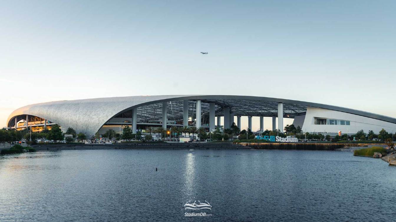 Najdroższym stadionem na świecie jest amerykański SoFi Stadium. Jego budowa kosztowała 3,4 mld $ w 2020 roku.