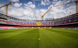 Hiszpania: Zbyt niskie pensje i łamanie prawa pracy - kontrowersje na Camp Nou