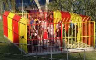 Pruszków: Kibice Znicza bojkotują i niszczą swój stadion. Fani Wisły w drodze