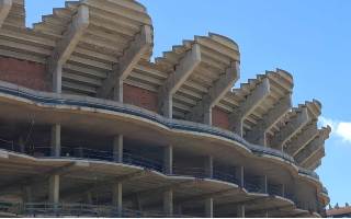 Hiszpania: Ambitny plan Valencii na Nou Mestalla. Montaż dachu już jesienią?