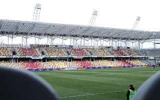 Kielce: Żółto-czerwona Exbud Arena? Kibice Korony Kielce walczą o nowe oblicze stadionu