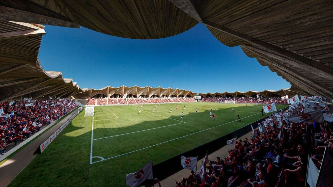 Nowy stadion dla Fukushima United FC został przygotowany przez japońskie studio Vuild. 