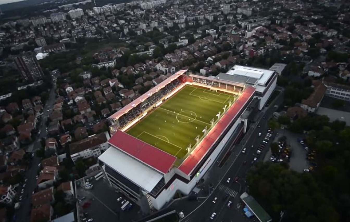 Galeria, na kt&oacute;rej znajduje się stadion, stanęła na terenie poprzedniego obiektu FK Voždovac.