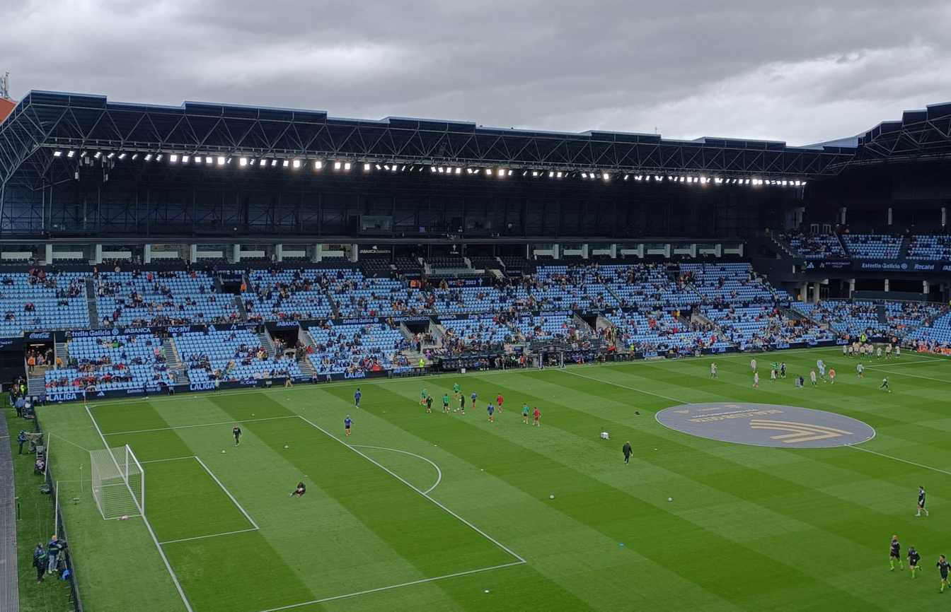 Nowa trybuna główna będzie jedyną jednopoziomową na Balaídos. Na zdjęciu jej wygląd dziś.