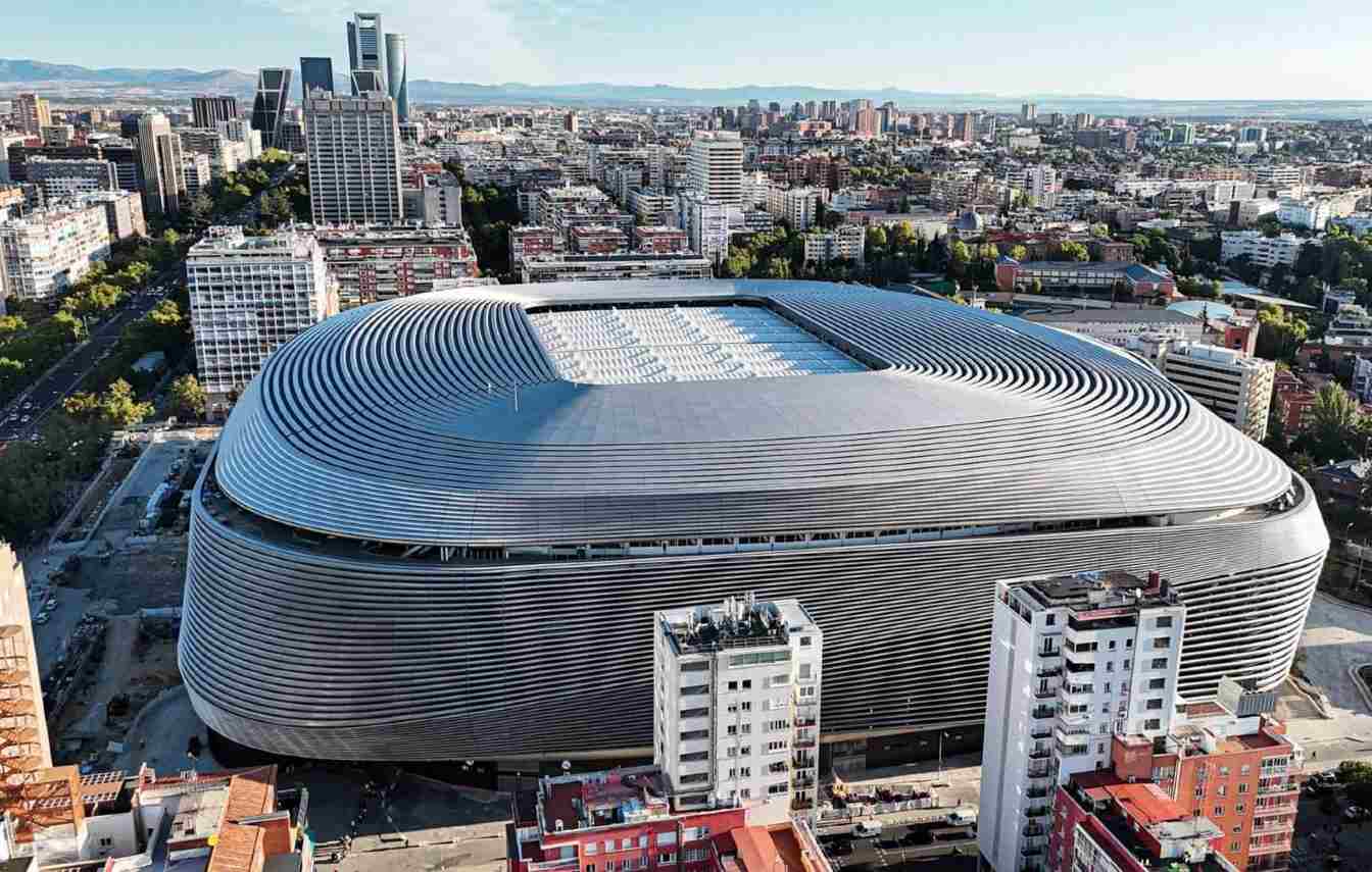 Estadio Santiago Bernabéu znajduje się w samym sercu dzielnicy Chamartín.