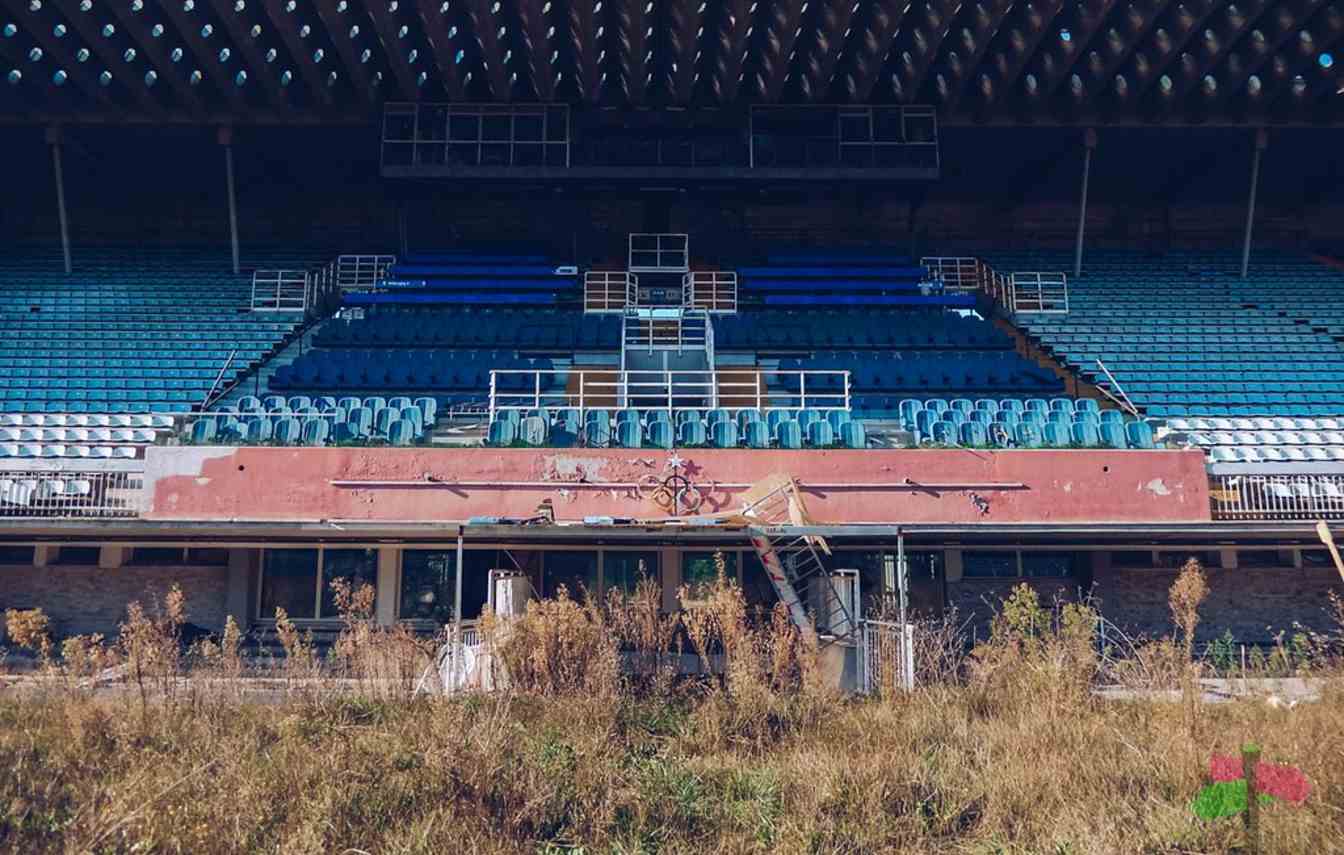 Stadio Flaminio to opuszczony stadion w Rzymie. Następne lata pokażą, czy plany związane z jego przebudową się spełnią, czy będzie to kolejny włoski obiekt, kt&oacute;remu przeszkodzi biurokracja.