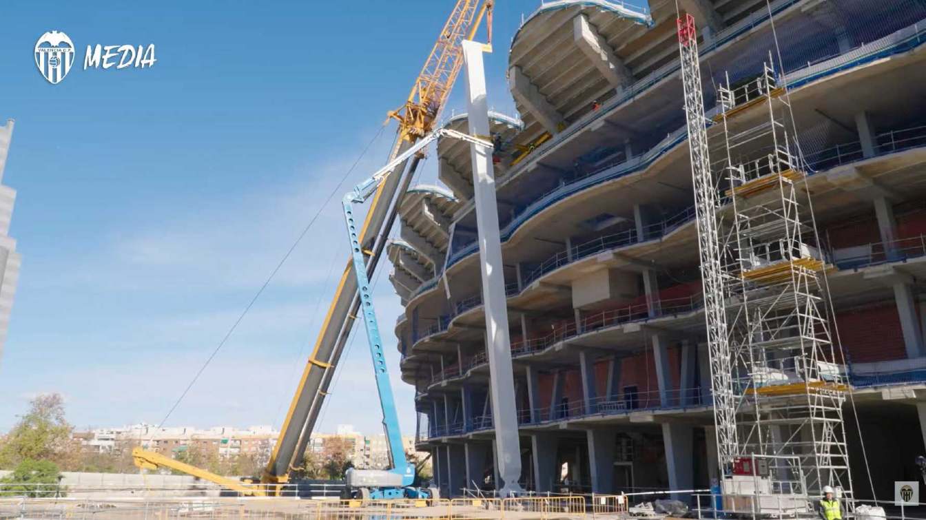  Budowa Nou Mestalla rozpoczęła się w 2007 roku, co czyni stadion rekordowym pod względem czasu poświęconego na realizację projektu.