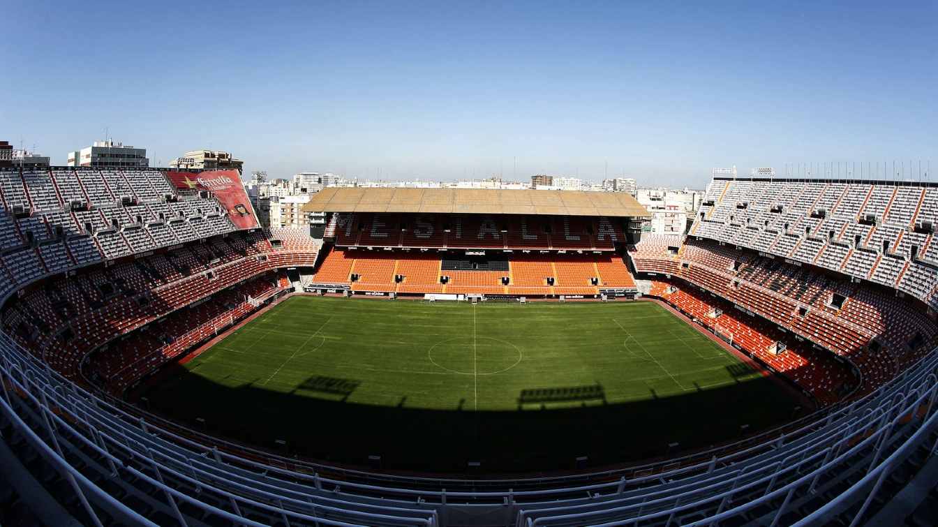 Domem Valencii CF jest Mestalla, stadion znajdujący się w innej lokalizacji, niż nowy obiekt. W najbliższych latach może zostać zburzony.