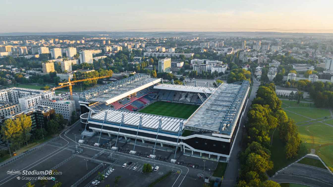 Stadion funkcjonuje teraz pod nazwą Synerise Arena &ndash; Stadion Miejski im. Henryka Reymana w Krakowie.