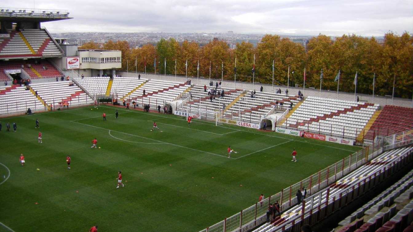 Prezes Rayo Vallecano uważa, że stadion w obecnej formie jest skazany na porażkę.