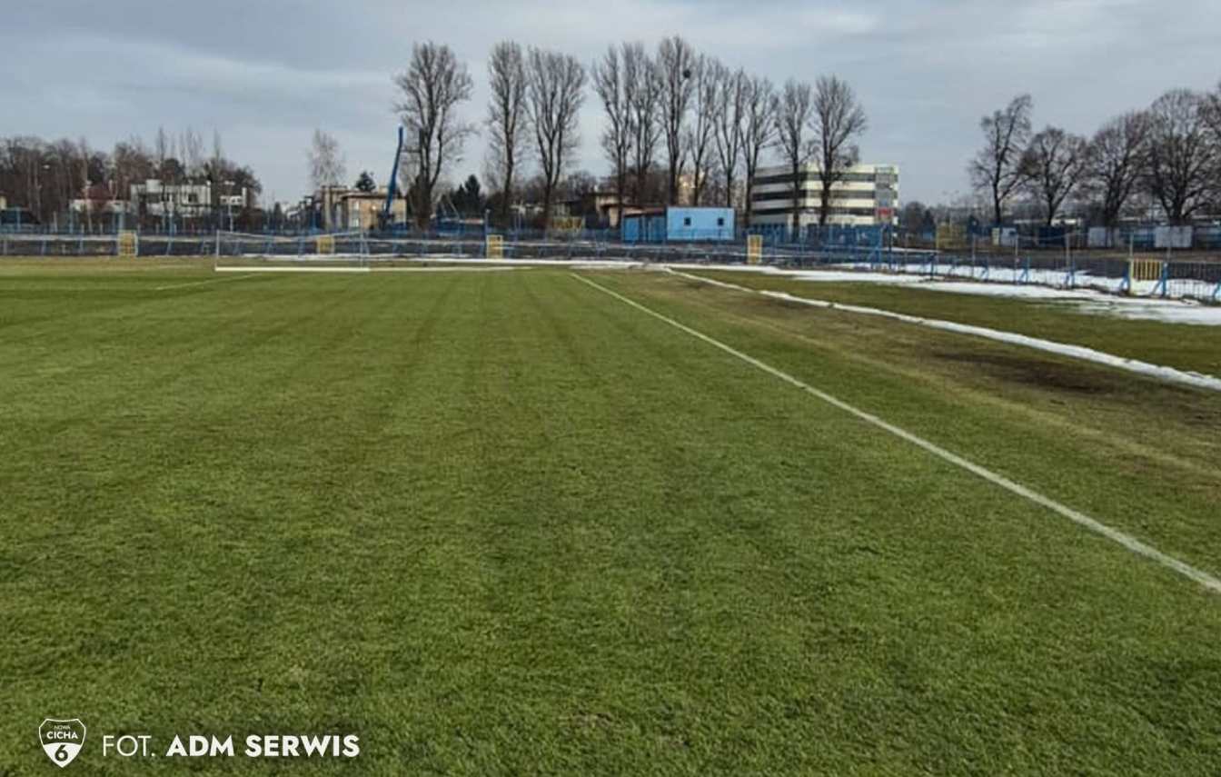 Pierwszy etap rozbi&oacute;rki stadionu Ruchu Chorz&oacute;w zakładał użytkowanie obiektu przez piłkarzy w trakcie prac.