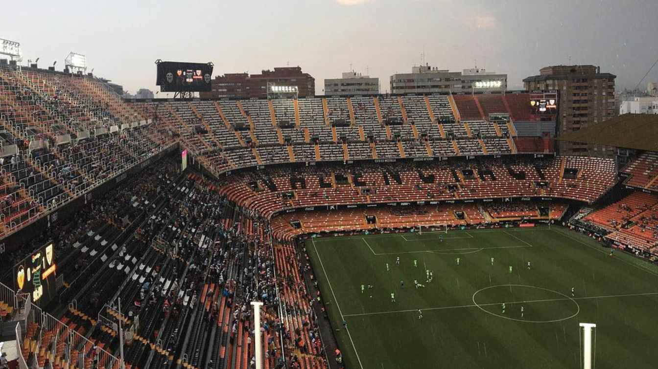 Mestalla jest drugim najstarszym stadionem w hiszpańskiej piłce nożnej, ustępuje jedynie stadionowi El Molin&oacute;n.