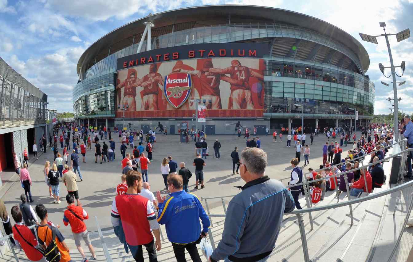 Angielskie kluby wracają do miejsc stojących na stadionach, wprowadzając rozwiązanie w maksymalnie bezpieczny spos&oacute;b, pamiętając tragedie na tych obiektach w poprzednim wieku.