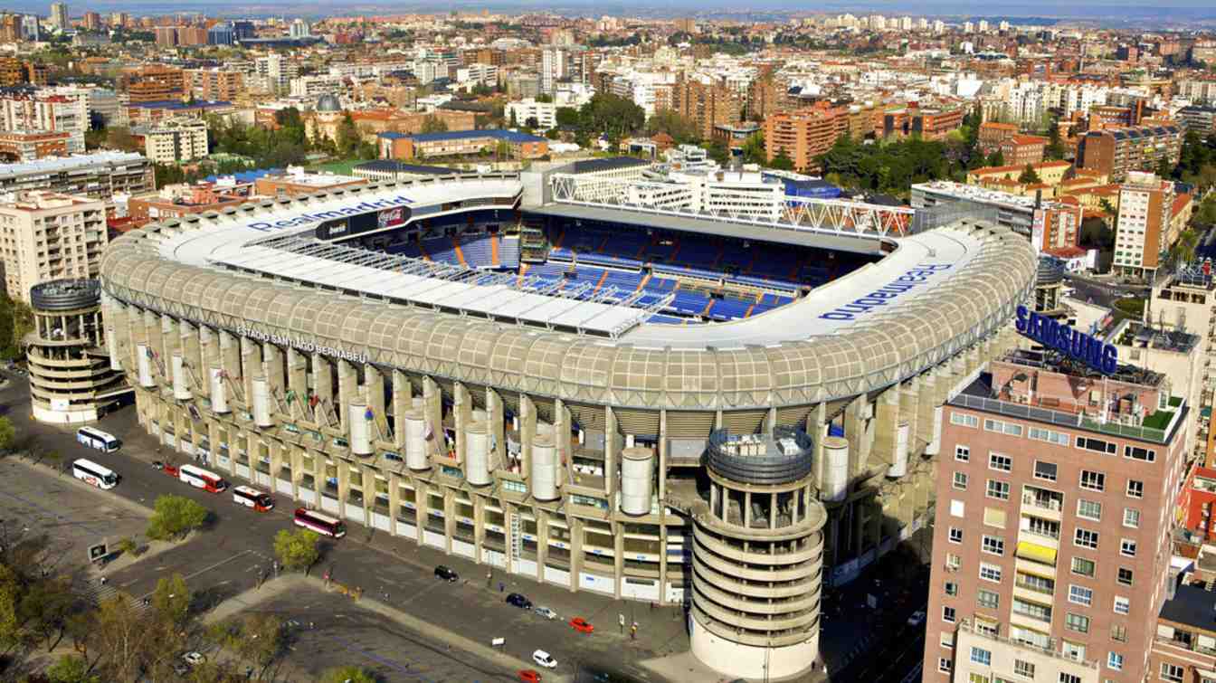 Tuż przed rozpoczęciem prac pojemność stadionu Santiago Bernab&eacute;u wynosiła 81 044 miejsc.
