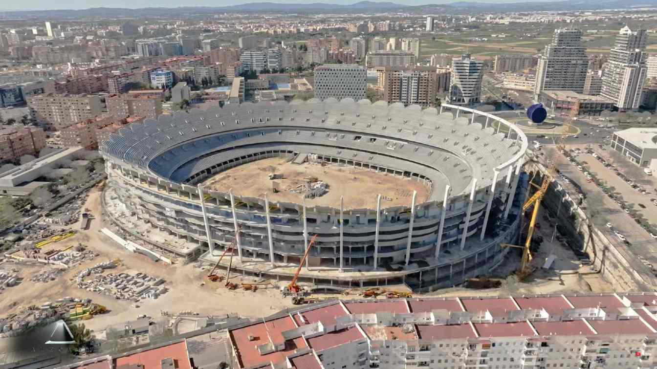 RFEF złożyła do FIFA wniosek o włączenie Nou Mestalla i Bala&iacute;dos do grona stadion&oacute;w mundialu 2030.