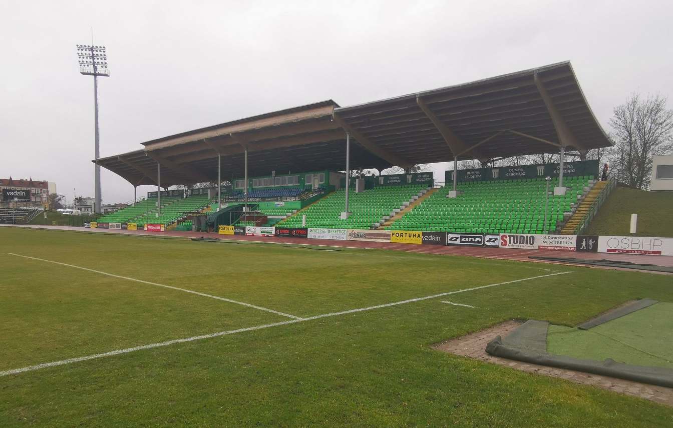 Modernizacja stadionu w Grudziądzu obejmie m.in. wymianę nawierzchni lekkoatletycznej, przebudowę boiska oraz budowę nowych urządzeń do konkurencji technicznych.