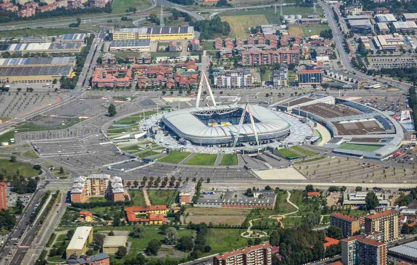 Tylko Allianz Stadium spełnia obecnie wszystkie wymogi UEFA, a brak modernizacji pozostałych obiekt&oacute;w może zagrozić organizacji Euro 2032 we Włoszech.